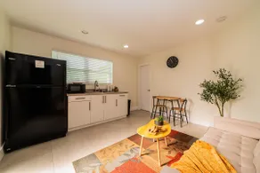 Modern Studio | 5 Min from FIU - Image 2
