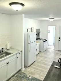 Easy living, near downtown. - Image 4