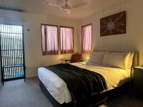 Artist retreat 2 Bdrm Guest Suite West End 2km CBD - Image 3