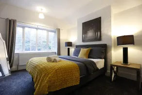 5BR Spacious Contractor Home, Parking for 2 vans - Image 2