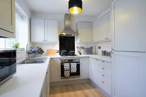 3-Bed House | Sleeps 5 | Bedford - Image 4