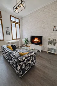 Ground-floor apartment with private secure parking - Image 2