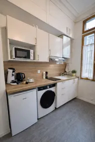 Ground-floor apartment with private secure parking - Image 3