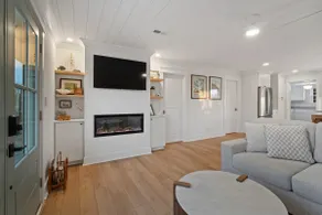 Private Luxe Beach Escape. 1 minute walk to Beach! - Image 4