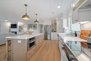 Private Luxe Beach Escape. 1 minute walk to Beach! - Image 3