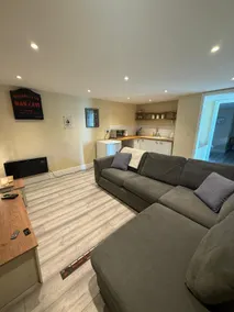 Stansted Escape with Hot Tub, TV & Nature Walks - Image 4