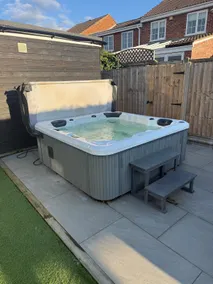Stansted Escape with Hot Tub, TV & Nature Walks - Image 2