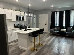 Experience Philadelphia 3-bedroom apartment oasis - Image 2