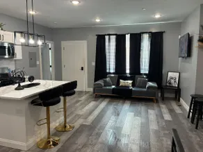 Experience Philadelphia 3-bedroom apartment oasis - Image 3