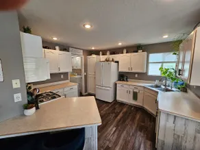 2BR • Full Kitchen • Spacious Stay • Middle Earth - Image 4