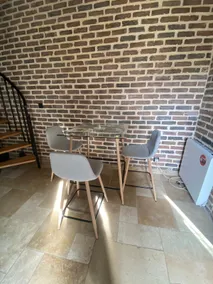 Independent house, private garden & parking - Image 4