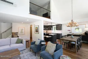 Family friendly house with fenced yard & fire pit - Image 4