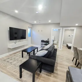 Bright & Spacious 3Br/2Bth Suite Private Entrance - Image 4
