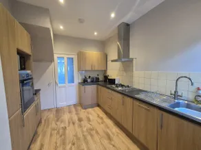 Roomy, comfortable Greater London home, sleeps 8 - Image 5