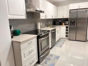 3BR home with private hot tub near the beach - Image 3