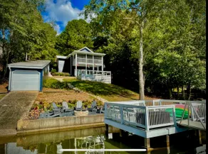 Scenic Stays- Lake Views, Fire Pit - Sleeps 8 - Image 2