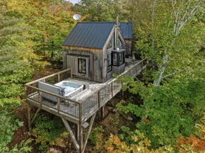 Chalet l'Odyssée • Sainte-Béatrix • Hot tub - Image 5