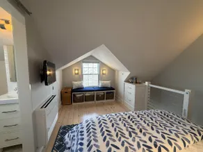 Downtown Condo 3 minute walk from Ferries. - Image 3