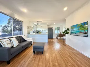 Wake up to Mountain Vista 3BR Light-filled Cottage - Image 2