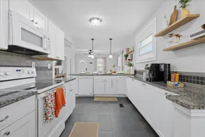 CLEAN| Pet-Friendly Home Near UT/Airport| Big Yard - Image 2