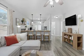 CLEAN| Pet-Friendly Home Near UT/Airport| Big Yard - Image 4