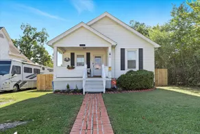 CLEAN| Pet-Friendly Home Near UT/Airport| Big Yard - Image 5
