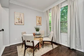 Centrally Located Modern Comfort in Houston - Image 3