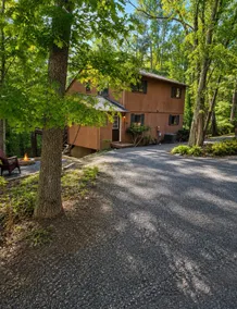 Discounts• Lake< 3 miles • Hot tub• Outdoor dining - Image 2