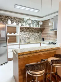 Modern 1-bedroom apartment with 2 double beds. - Image 3