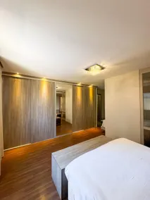 Modern 1-bedroom apartment with 2 double beds. - Image 4