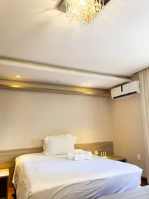 Modern 1-bedroom apartment with 2 double beds. - Image 5
