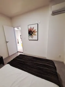 Modern and comfortable – Wi-Fi, air and garage! - Image 3