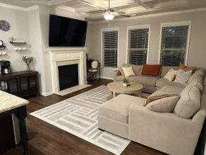 Model- Home Modern, Spacious, and Great Location - Image 4