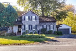 Cozy Skaneateles farmhouse with Hot Tub! - Image 5