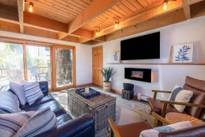 Cozy Skaneateles farmhouse with Hot Tub! - Image 3