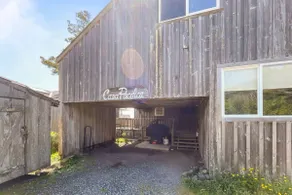 Coastal Escape with Stunning Views, Pet-Friendly - Image 3