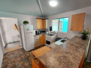 Sand Miners Retro Rainbow Beach Cottage - Image 3