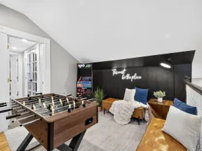 NEW Harvard Sq 4BR Loft, Free Parking, MIT & Charm - Image 4