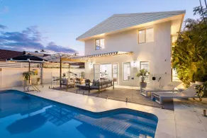 Beachside Kirra · Private Pool ·2-Min Walk to Sand - Image 2