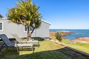 Waterfront Ocean Cottage - Image 4