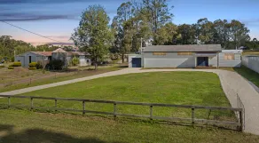 Secluded hobby farm on quiet Bush Road - Image 3