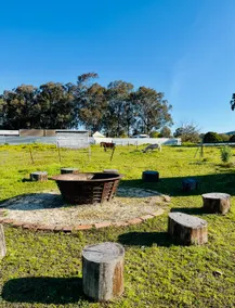 Secluded hobby farm on quiet Bush Road - Image 4