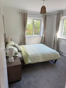 3 Bedroom Modern Comfortable Home with Jacuzzi - Image 5