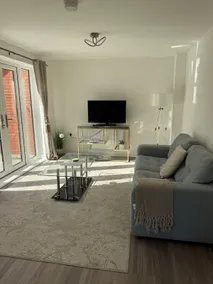 3 Bedroom Modern Comfortable Home with Jacuzzi - Image 3