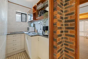 Urban Comfort | Cozy & Convenient w/ a Shard Pool - Image 5
