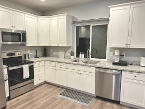 Cozy 3 Bedroom Home by Broadway | Walk to UC Davis - Image 3