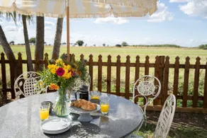 Olive Quay Cottage - Rustic elegance, big country garden Norfolk coast - Image 5