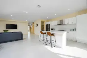 Fantastic Large Family Home, 6 Mins to Melbourne Airport - Image 4