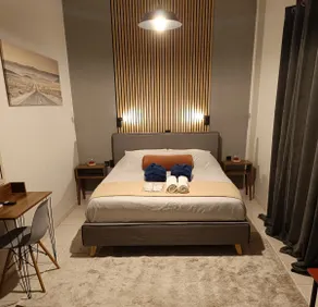 Luxury City Suite with Heated Jacuzzi & Cinema - Image 2