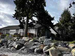 LunaSea Suites in Qualicum Bay - Image 3